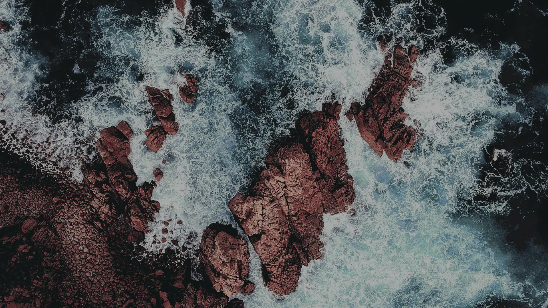 waves_crashing_on_rocks.png