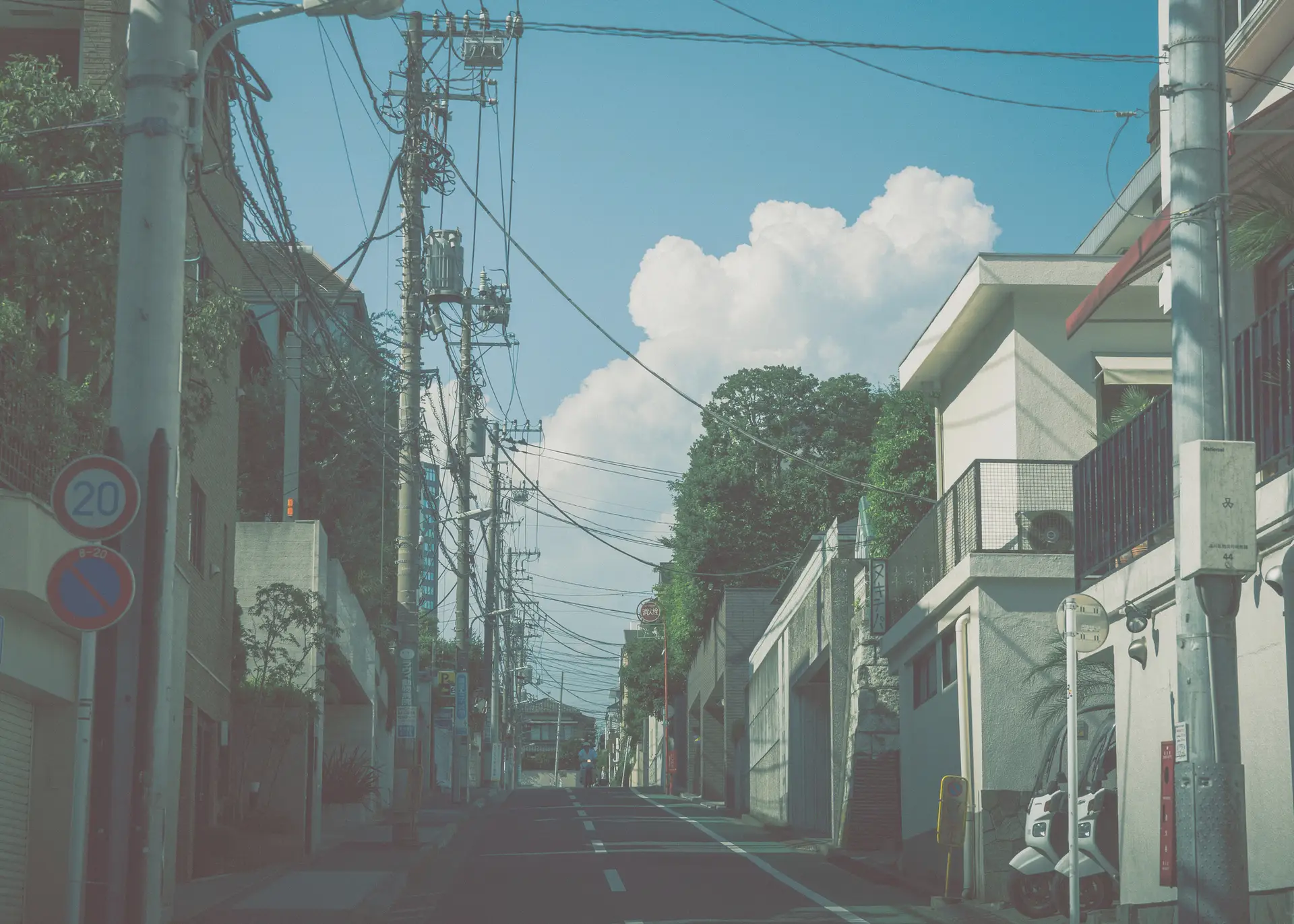 a_street_with_buildings_and_power_lines.jpg