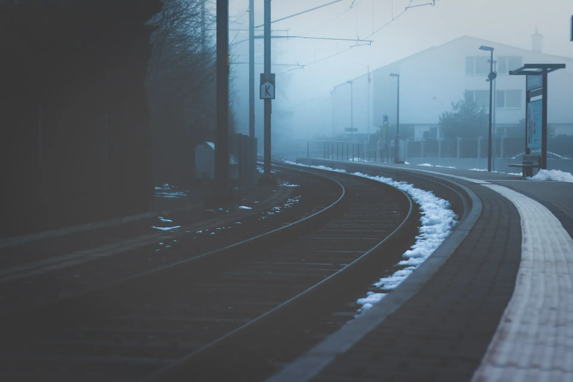 a_train_tracks_in_a_foggy_day.jpg