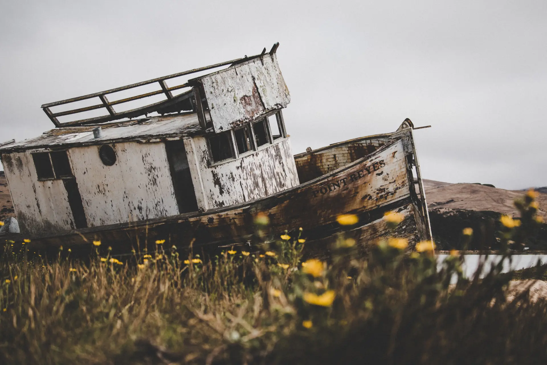 a_boat_on_the_shore.jpg