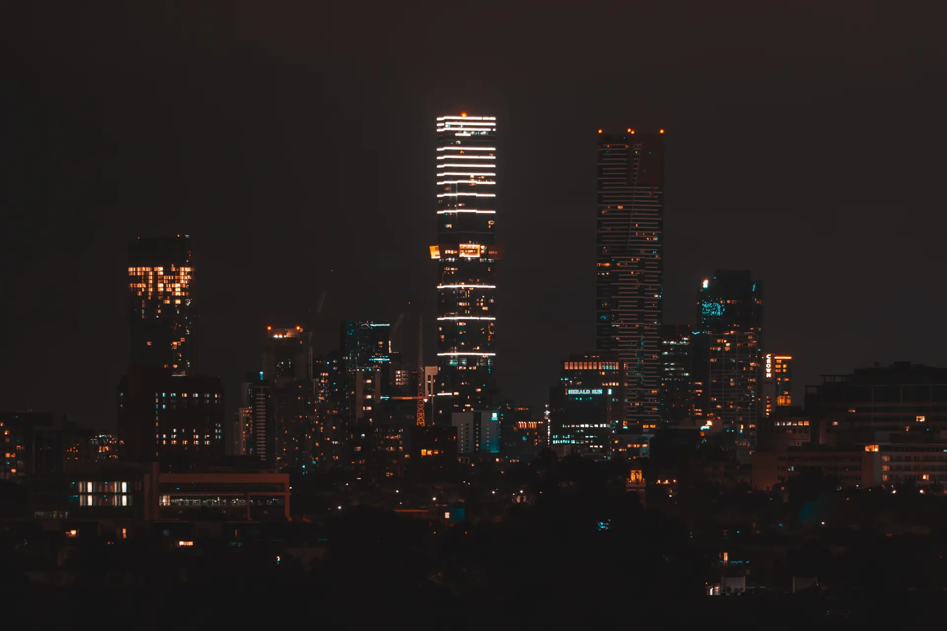 a_city_skyline_at_night.jpg