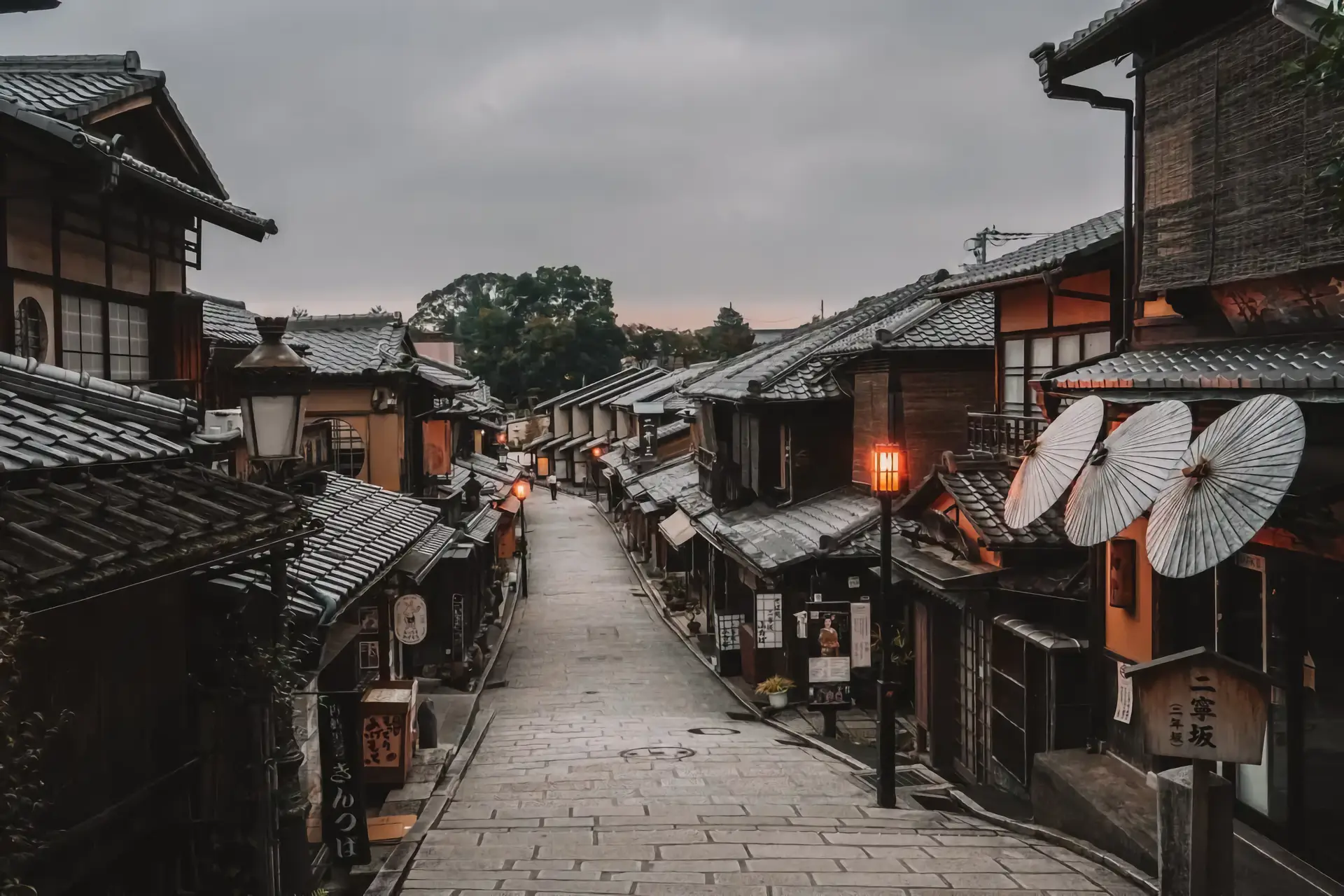 a_street_with_buildings_and_a_street_lamp.png