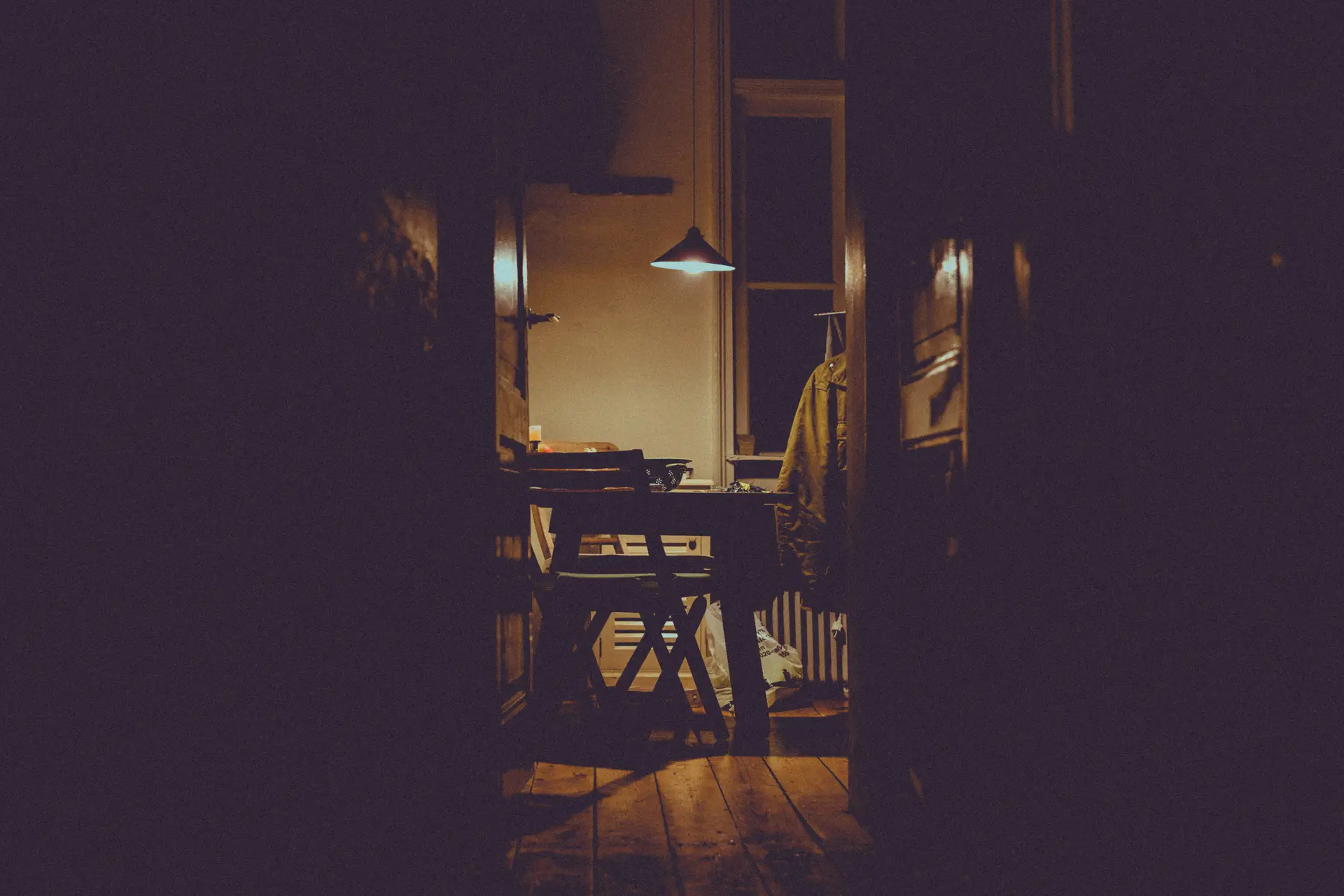 a_dark_room_with_a_table_and_chairs.jpg