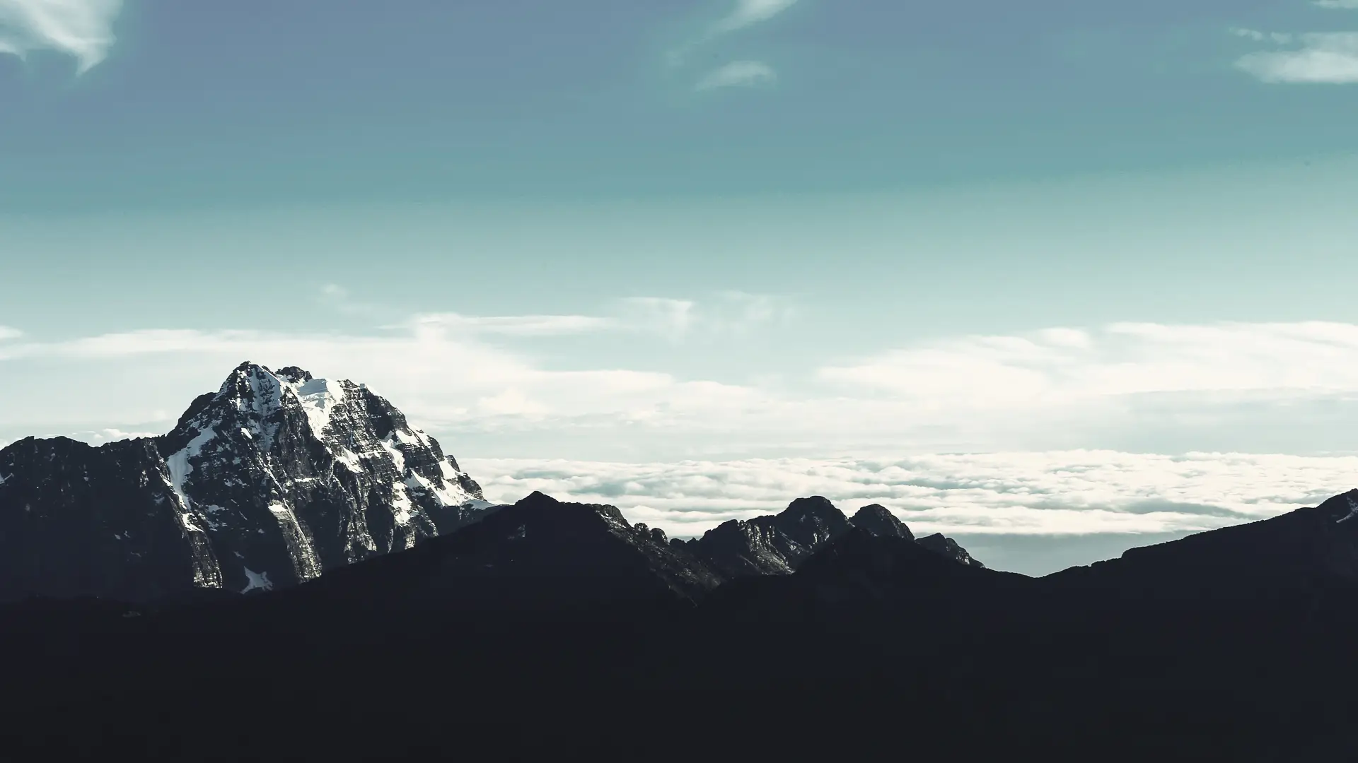 a_mountain_range_with_snow_on_top_01.jpg