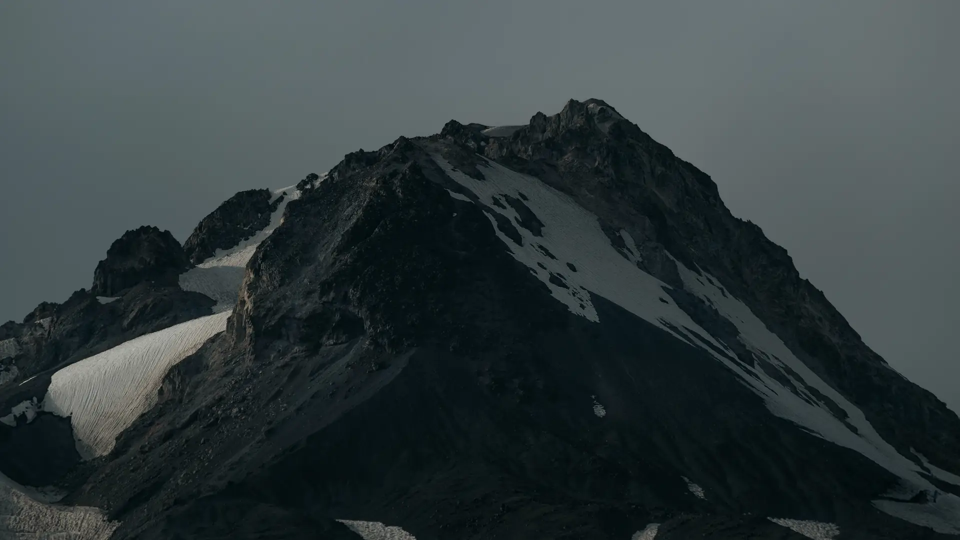 a_mountain_with_snow_on_top.jpg